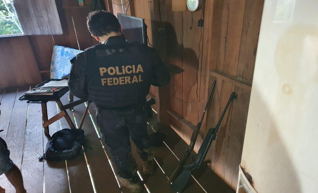 Polícia Federal prende acusado por corrupção de menores e tráfico de drogas em aldeia indígena 
